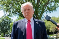 Tramp ABŞ Hərbi Dəniz Qüvvələri nazirinin istefasına münasibət bildirib