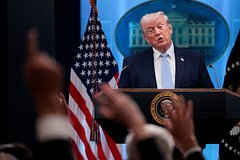 Tramp amerikalı pilotun axtarışı ilə bağlı məlumatları sızdıran şəxsi həbs edəcəyinə söz verib