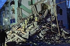 Ukraynanın pilotsuz təyyarəsinin hücumundan sonra Rusiya binasının dağıntıları altında insanların axtarışı ilə bağlı təfərrüatlar açıqlanıb