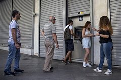 Rusiyalı turistlər bank kartlarından və xaricdəki Dövlət Xidmətlərinin veb saytına girişdən məhrumdurlar