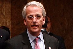 ABŞ NATO-nu xilas etməyin vacibliyini şübhə altına alır