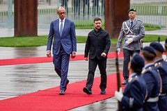 Zelenski beynəlxalq görüşlərdəki çıxışına görə tənqid olunub