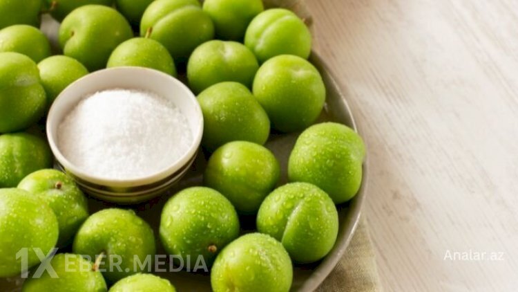 Cəmi beş ədəd alça yeddi manata satılır