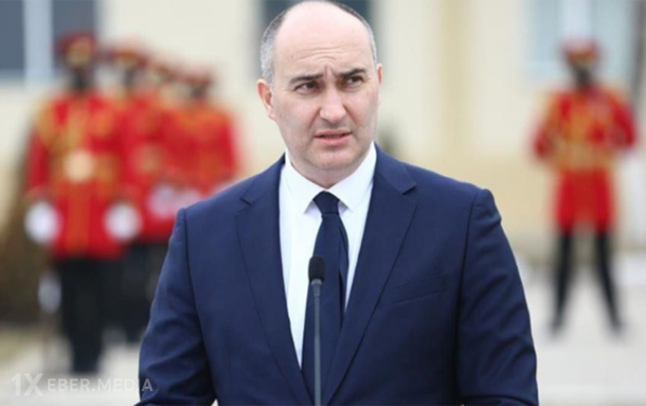 Sabiq müdafiə naziri 10 il müddətinə həbs edildi