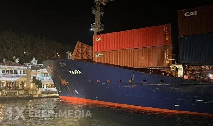 Rusiya gəmisi İstanbul boğazında quruya oturdu - Video