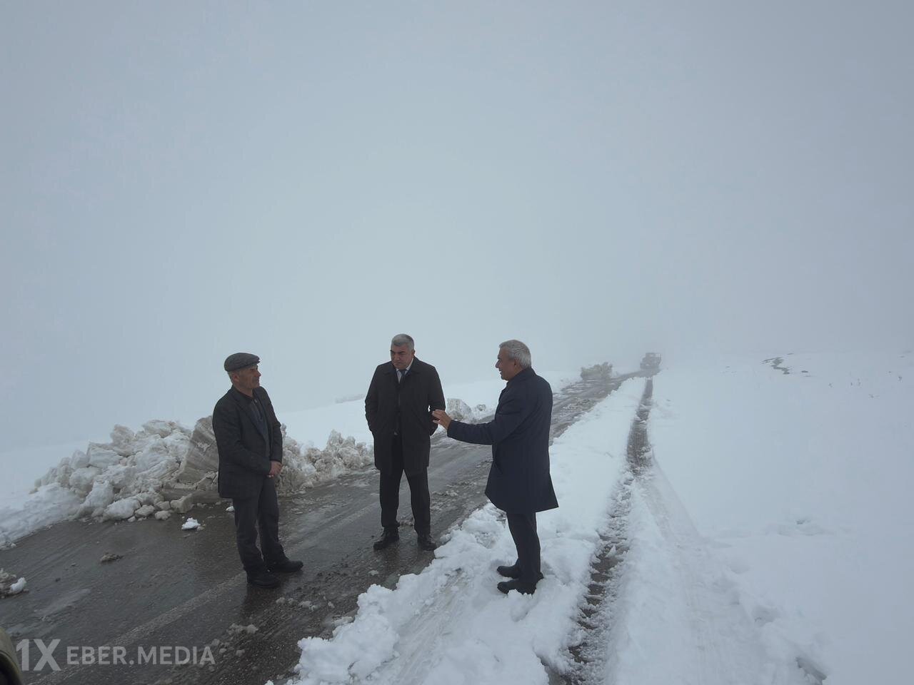 Qubada torpaq sürüşməsinə görə əlaqə kəsilən kəndin sakinlərinə ərzaq çatdırıldı