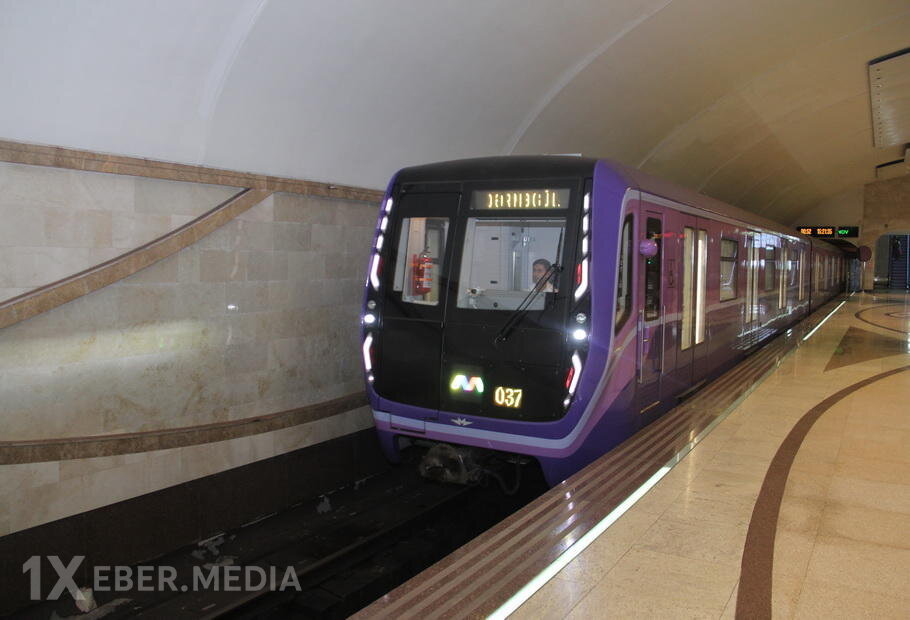 Metroda qatarların hərəkətində ləngimələr oldu - Foto