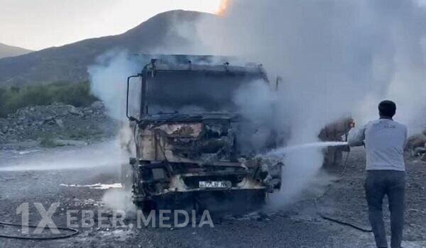 Türkiyədə Azərbaycan nömrəli yük avtomobili kül oldu - Foto