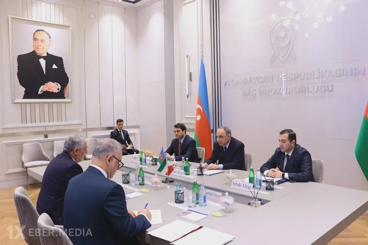 Kamran Əliyev İranın Azərbaycandakı səfirini qəbul edib