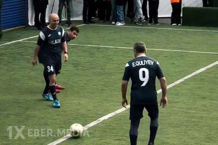 Nazirlər deputatlarla futbol oynadı