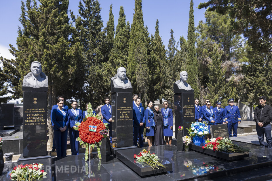 AZAL heyəti Hökumə Əliyevanın məzarını ziyarət etdi