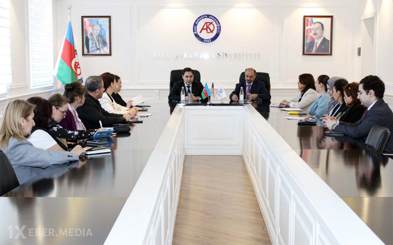 Mərkəzi Florida Universitetinin professoru BAAU-nun qonağıdır - Fotolar