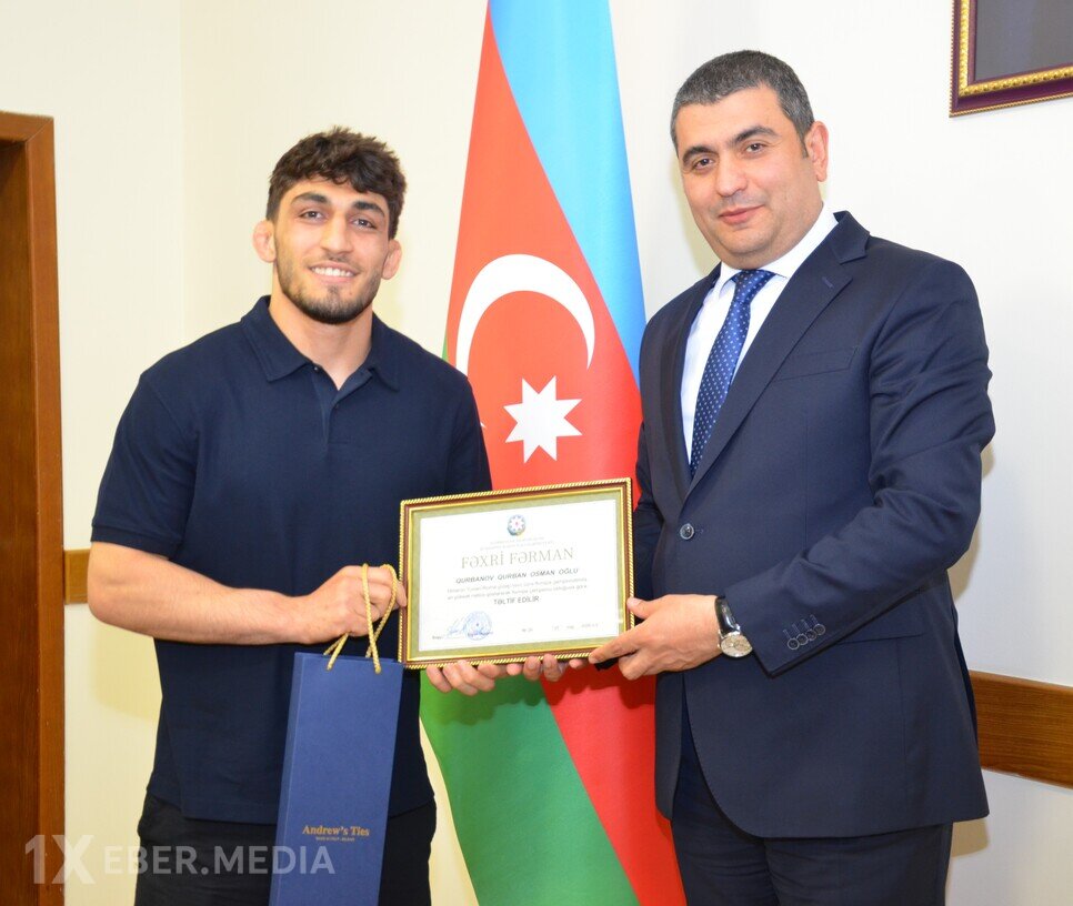 Elşən Həsənli Qurban Qurbanov ilə görüşüb
