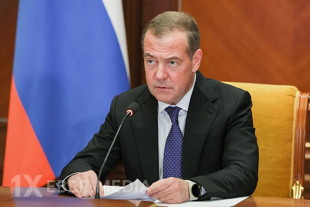 Medvedev Paşinyanın hakimiyyətdən uzaqlaşdırılması şərtini açıqlayıb