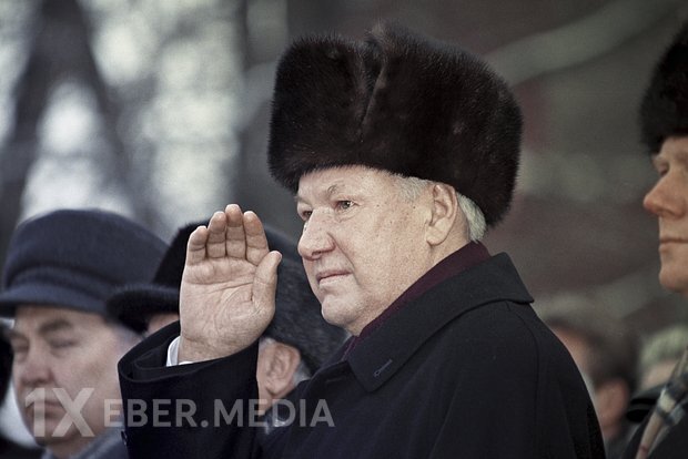 Yeltsin Rusiyanı Qərb koloniyasına çevirməkdə ittiham olundu...