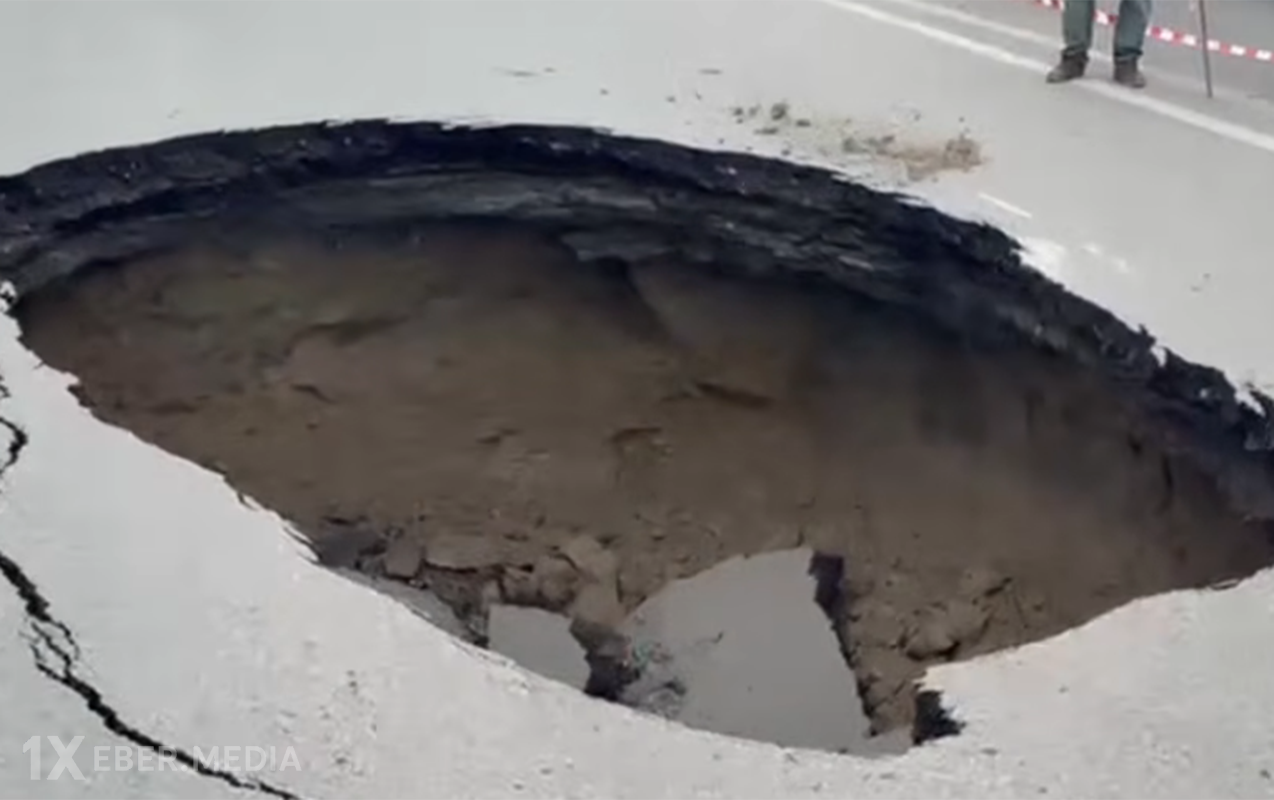Sumqayıtda yol çökdü - Video