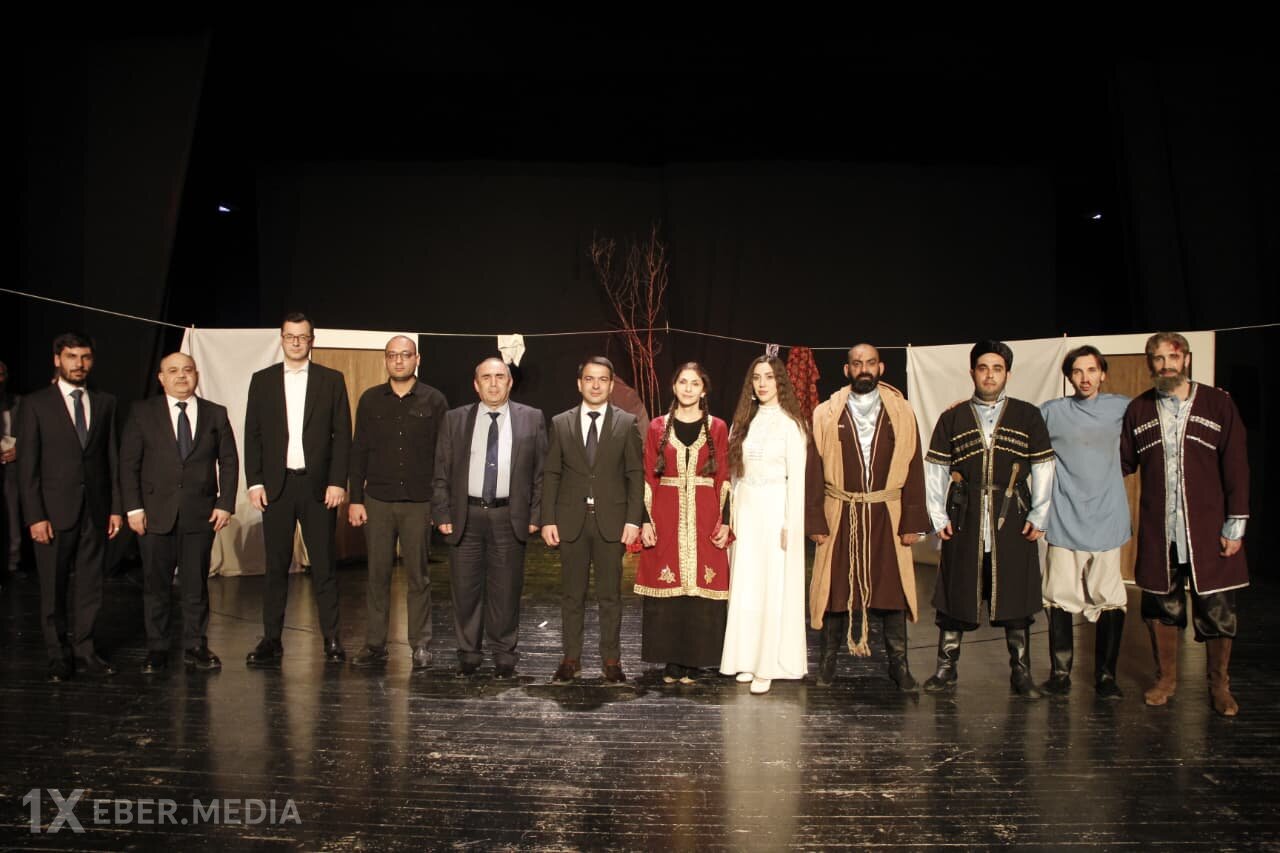 “Şərqin qapısı” teatr festivalı davam edir