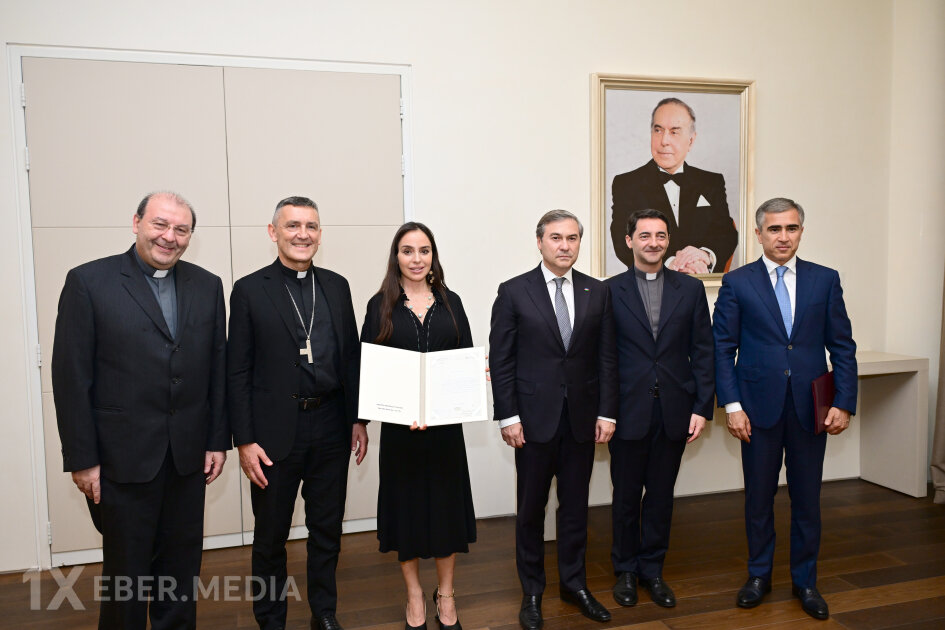 Azərbaycana aid bu sənədi Leyla Əliyevaya təqdim etdilər