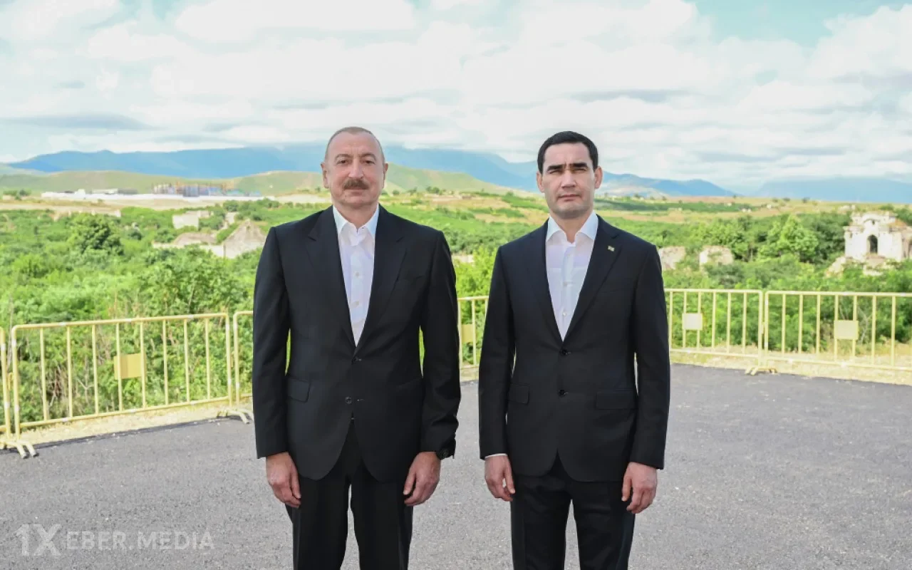 İlham Əliyev və Berdiməhəmmədov Füzuli şəhərinin dağıdılmış yerlərinə baxıblar - FOTOLAR