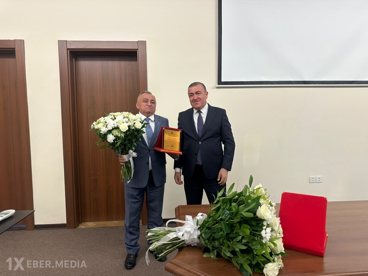 "Dövlət Qulluqçularının Peşə Bayramı Günü" münasibətilə Xətai rayon İcra Hakimiyyətində tədbir küçirilib
