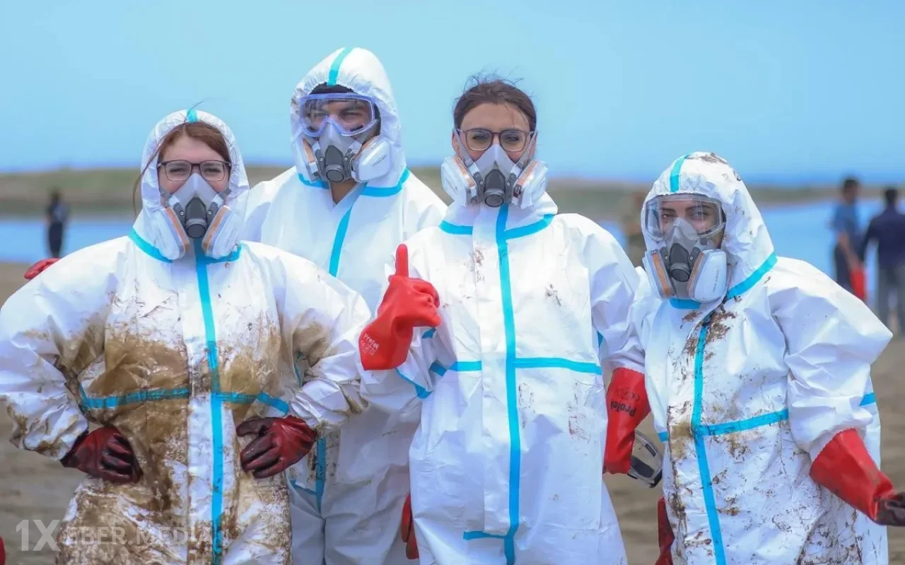 Leyla Əliyevanın təşəbbüsü ilə Xəzər sahili neft tullantılarından təmizlənir - FOTOLAR