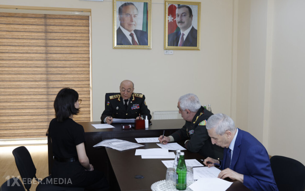 Nazir Xırdalanda vətəndaşları qəbul etdi