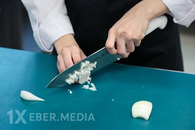 Sevastopoldakı restoranın baş aşpazı xüsusi hərbi əməliyyat iştirakçılarını zəhərləməyə cəhd edib