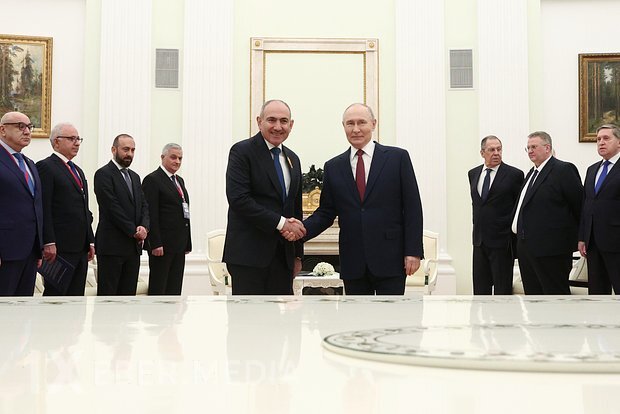 Kreml Putinin Paşinyanla görüşmək planlarına münasibət bildirib
