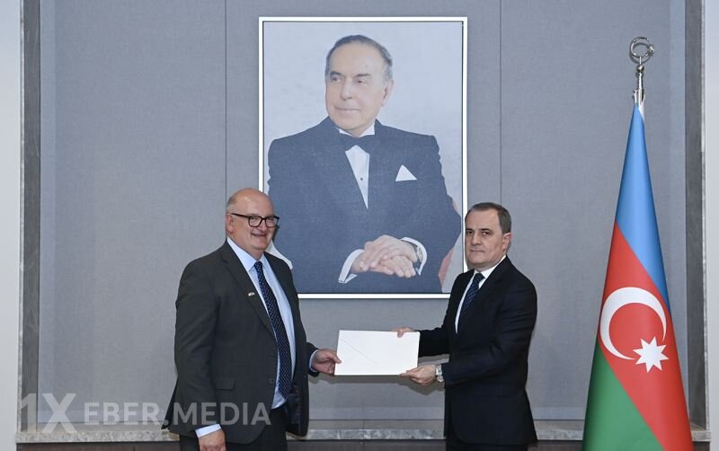 Norman etimadnaməsinin surətini Bayramova təqdim etdi