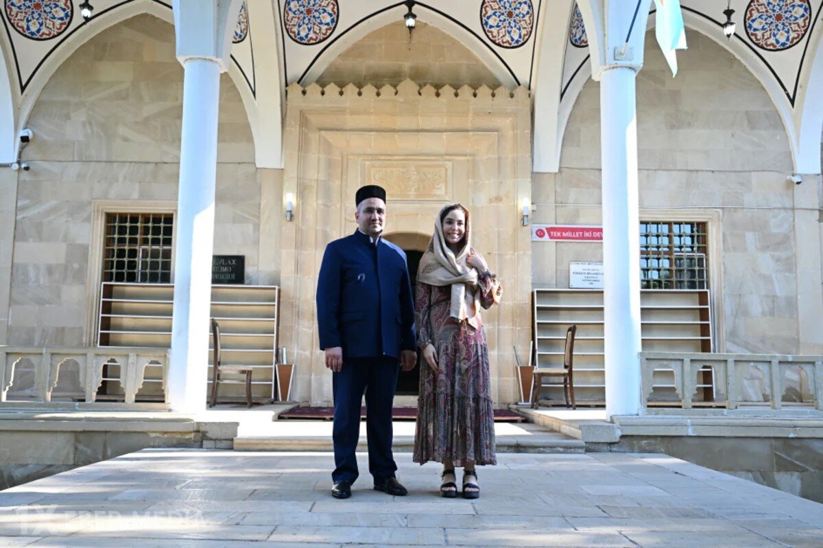 Leyla Əliyeva Yevlaxda Cümə məscidini ziyarət etdi - FOTOLAR