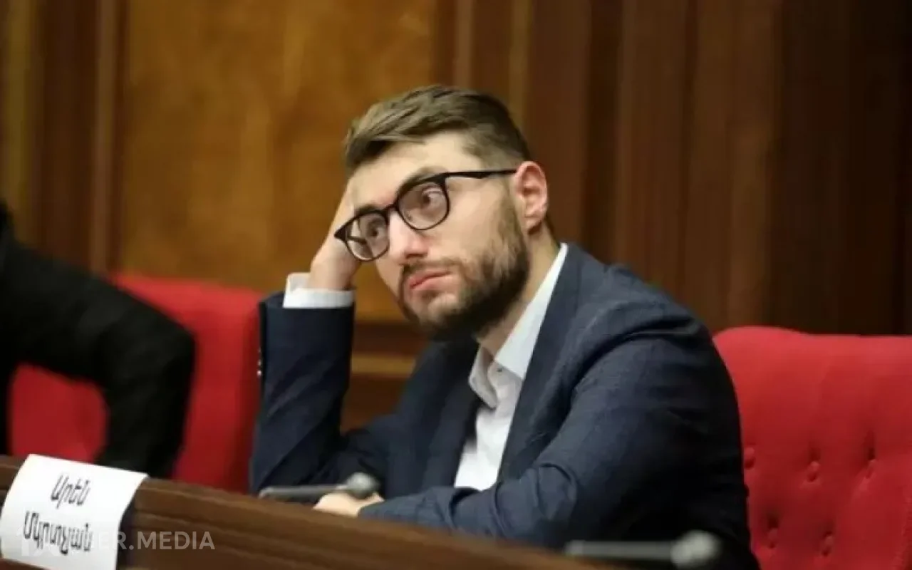Ermənistanda deputat istefa verdi