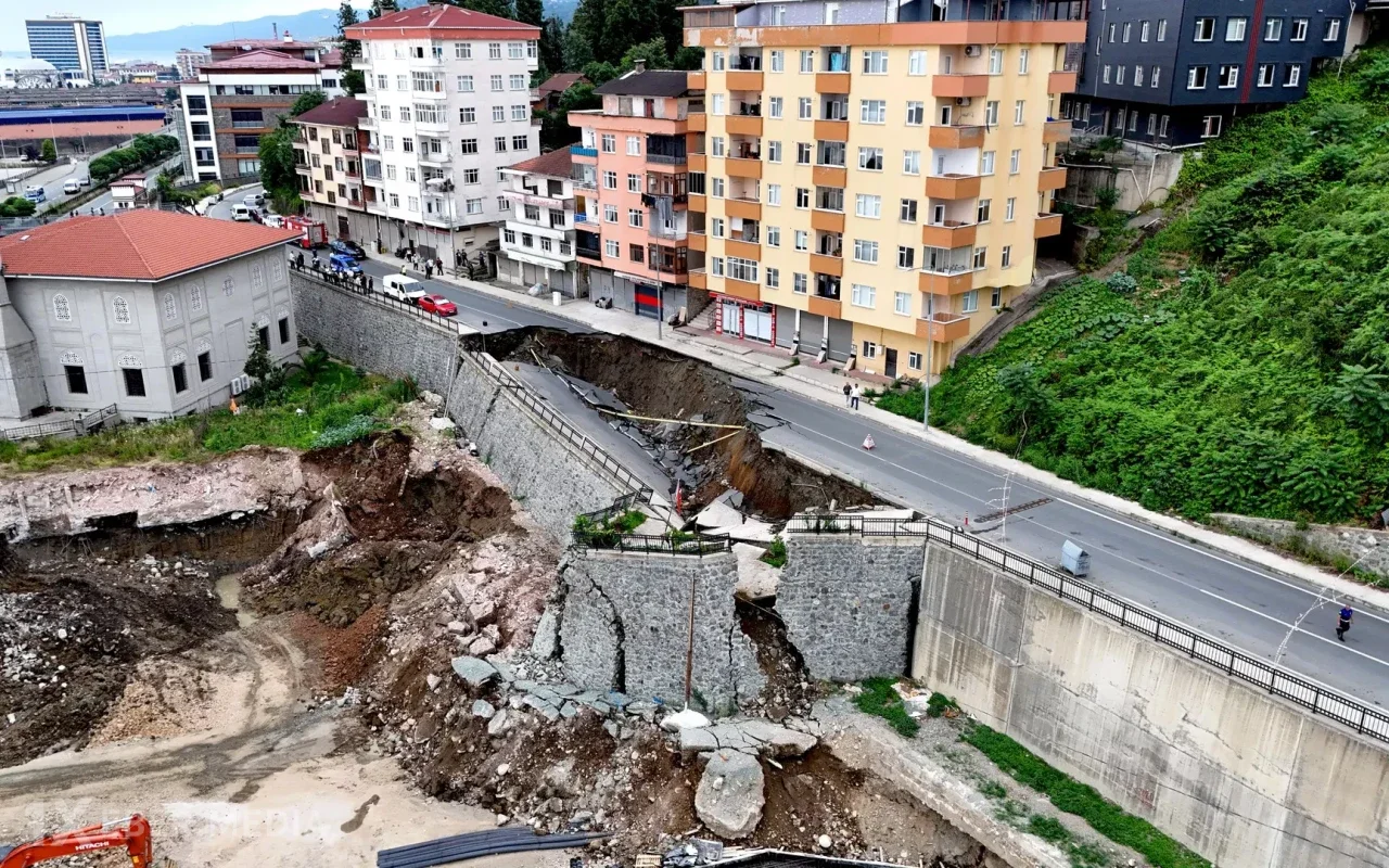 Türkiyədə yol çökdü, insanlar təxliyə olunur
