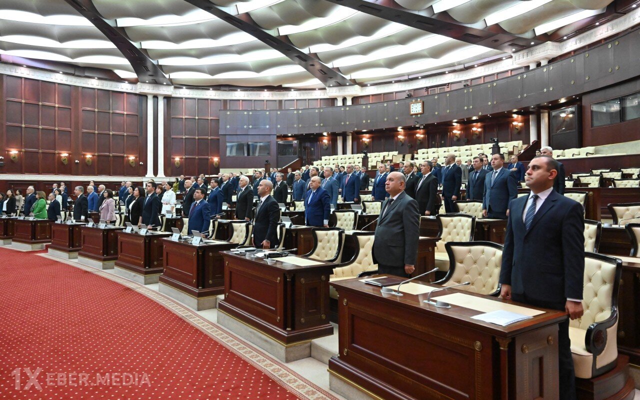 Milli Məclisin iclası başa çatdı - Deputatlar tətilə çıxdı