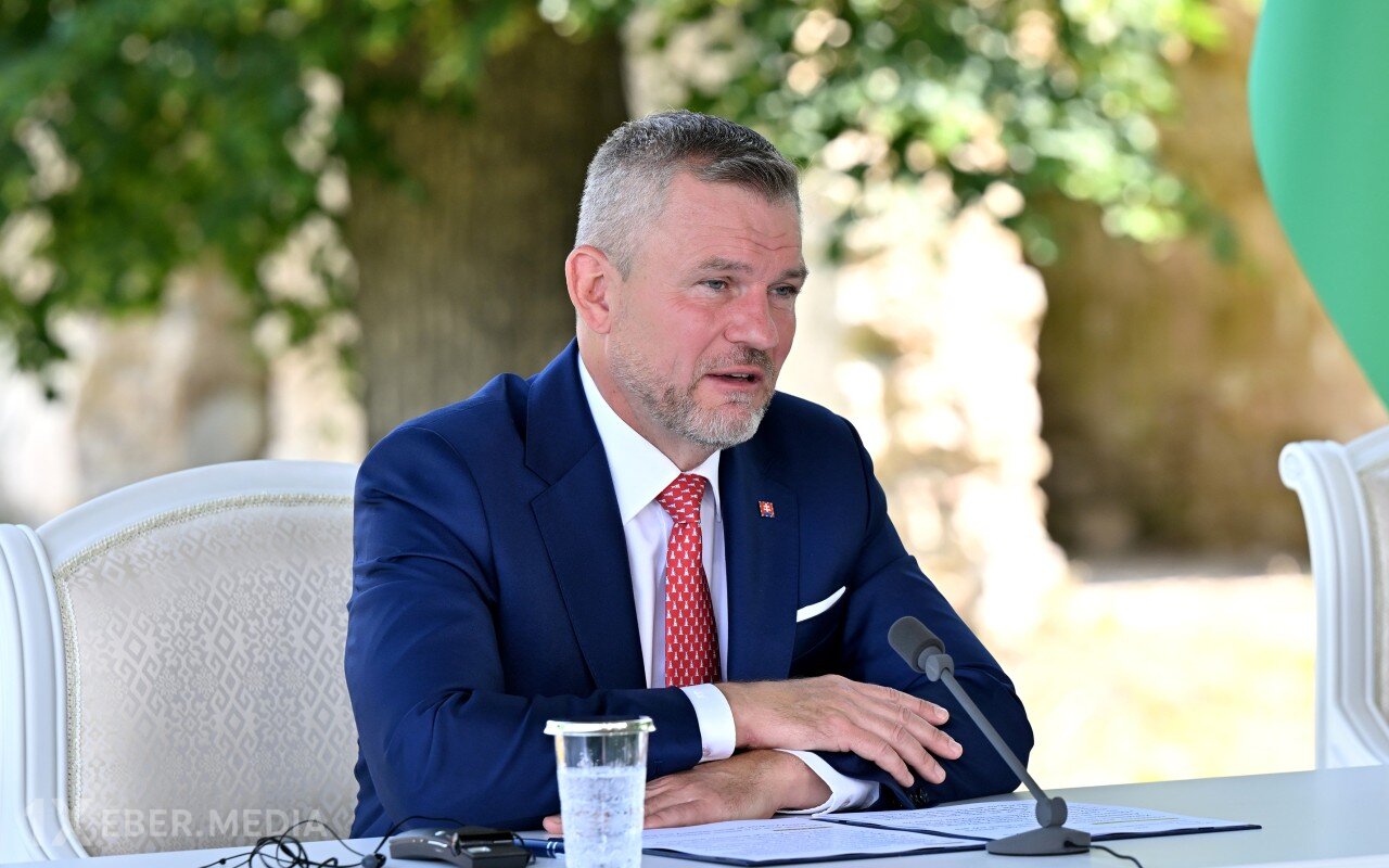 Slovakiya Prezidenti Heydər Əliyevin məzarını ziyarət etdi