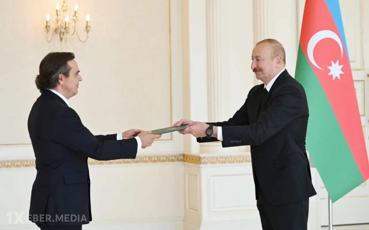 İlham Əliyev yeni səfirləri qəbul etdi - FOTOLAR (YENİLƏNİB)