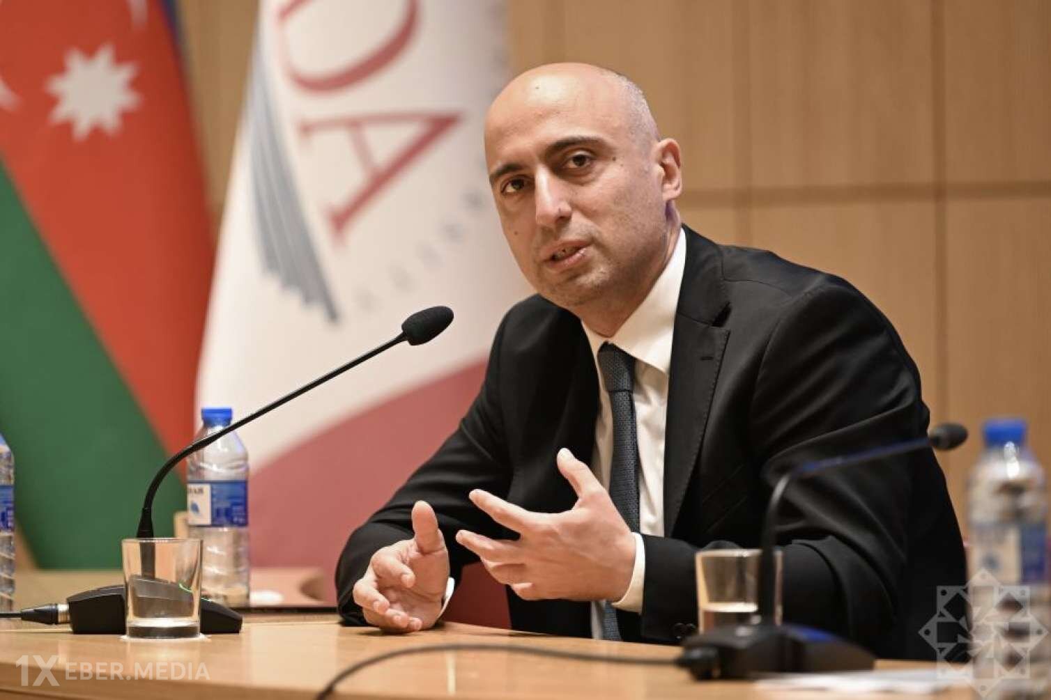 Nazirin dağıtdığı “vitrinlər” - Uğurun yanlış ölçüsü