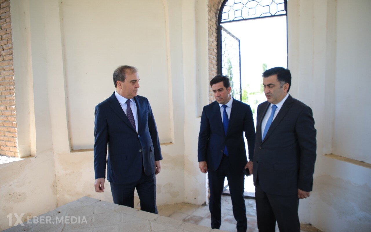 Niyazi Bayramov Comərd Qəssab türbəsində görülən işlərlə tanış oldu - FOTOLAR