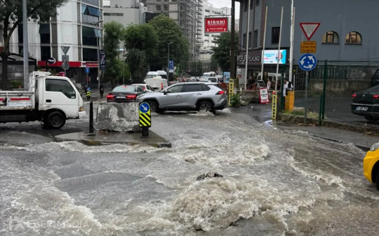 İstanbulda güclü leysan həyatı iflic etdi - FOTOLAR