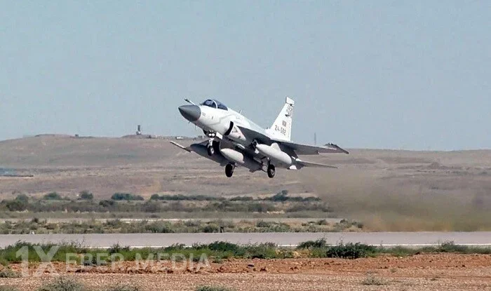 Azərbaycan yeni aldığı qırıcıları havaya qaldırdı - Video