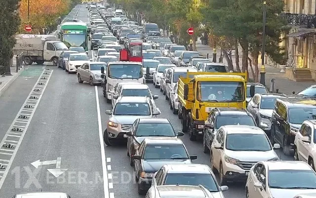 Bəzi yollarda sıxlıq var