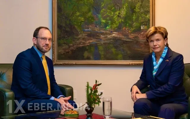 "Boz kardinal" Trampın komandasını tərk edir