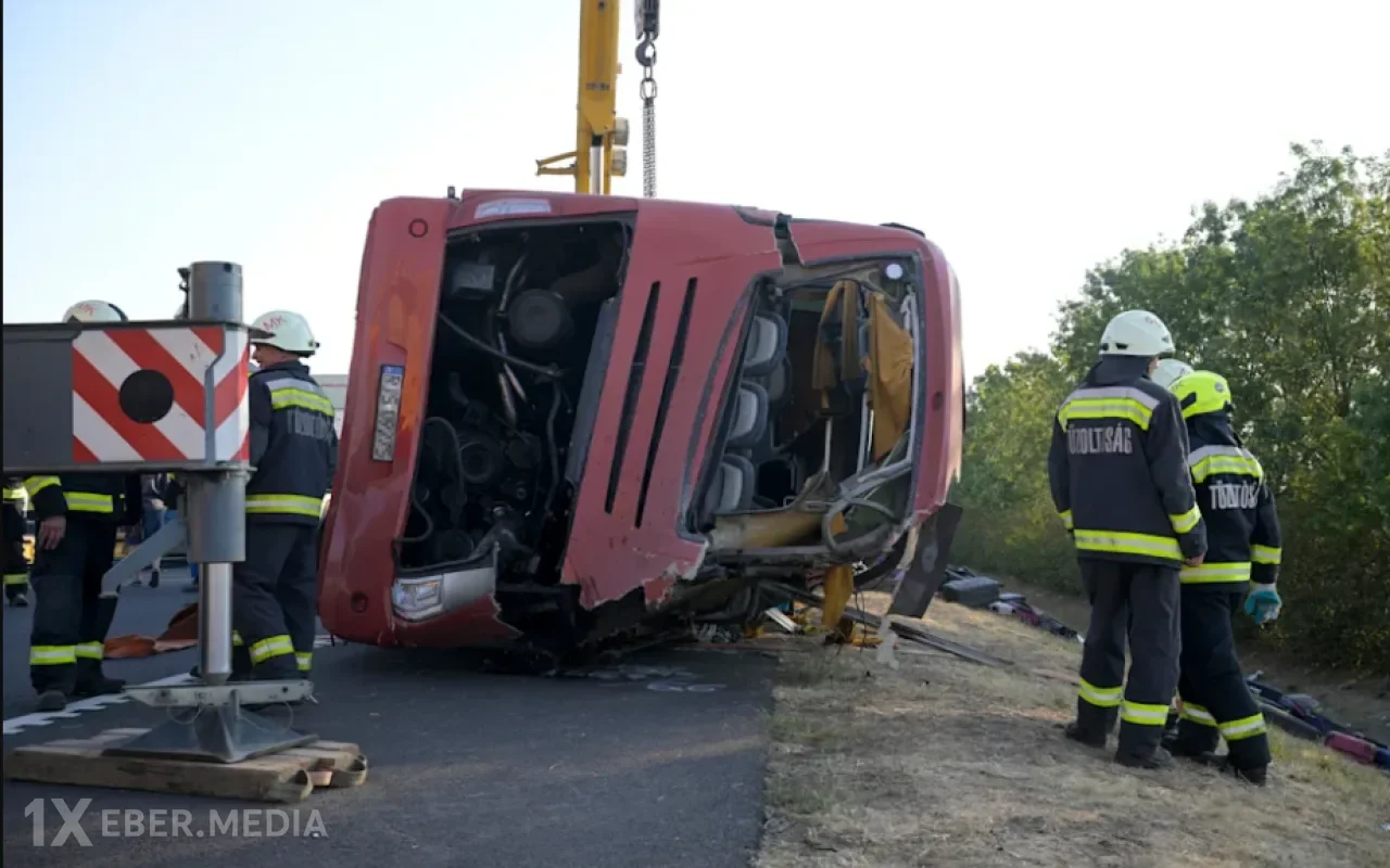 Macarıstanda avtobus qəzaya uğrayıb, 12 nəfər ölüb