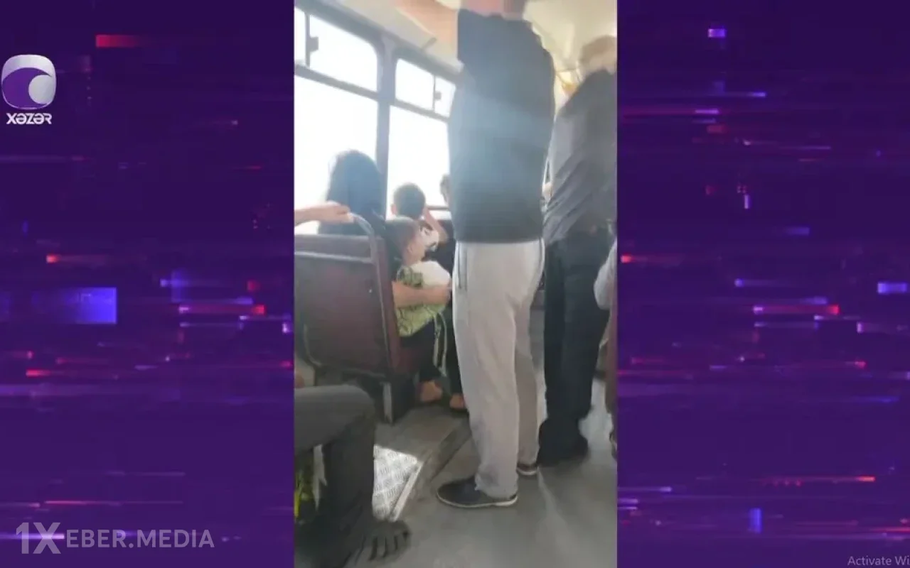 Bakıda sürücü avtobusu qapısı açıq sürdü? - VİDEO