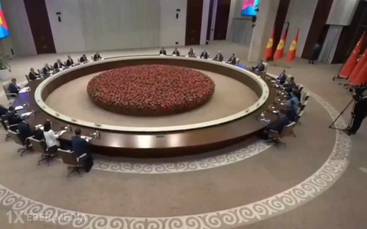Qırğızıstanda ilk rəsmi görüş Japarovla Çin lideri arasında oldu
