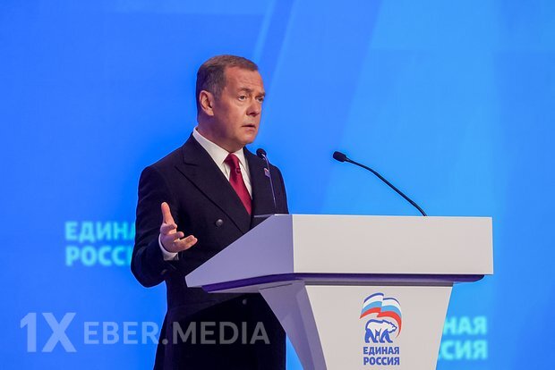 Medvedev Bill Qeytsin sözlərini xatırlatdı