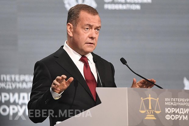 Medvedev Yaponiyaya sərt mesaj verdi