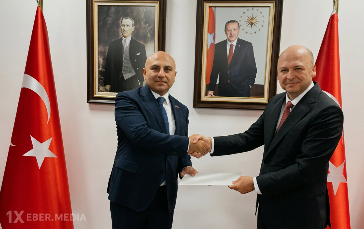 Rəşad Aslanov etimadnaməsinin surətini Mustafa Cem Gündüzə təqdim etdi