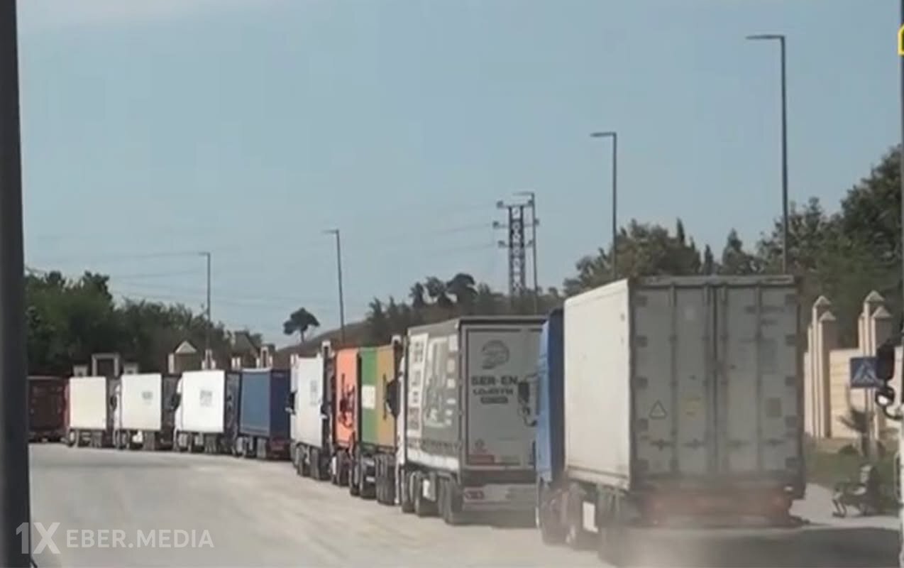 “Qırmızı körpü”də TIR sıxlığı - Sürücülər günlərdir gözləyir - Video