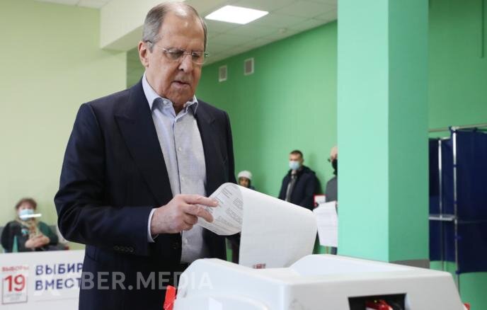 Lavrov və Manturov Dövlət Dumasına seçkidə səs verdi