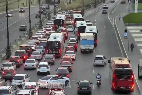 Bakının bəzi yollarında tıxac var - SİYAHI